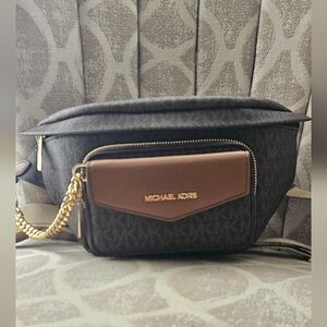 Michael Kors Crossy Body bag